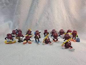 lot 115 image: California Raisins PVC Figurine Collection