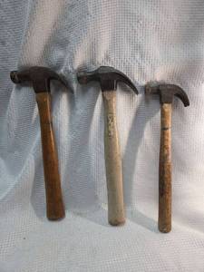 lot 118 image: Set of 3 Wood Handle Claw Hammers