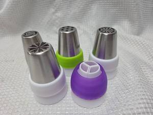 lot 131 image: Lot of cake decorating Tips with Couplers