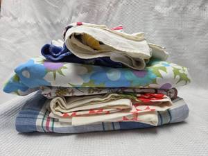 lot 139 image: Mixed Pattern Vintage Fabric and Tableclothes