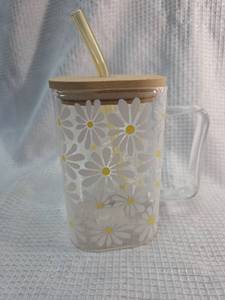 lot 145 image: Daisy Pattern Glass Tumbler with Bamboo Lid and Straw
