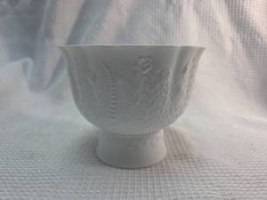 lot 147 image: Kaiser W Germany White Porcelain Vase