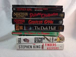 lot 185 image: Stephen King Book Collection - 8 Novels