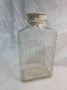 lot 206 image: Clear Glass Storage Jar with Lid