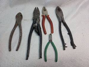 lot 208 image: Mixed Lot Hand Tools - Pliers Collection
