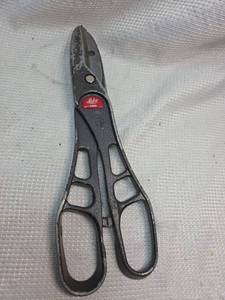lot 211 image: Malco Metal Snips