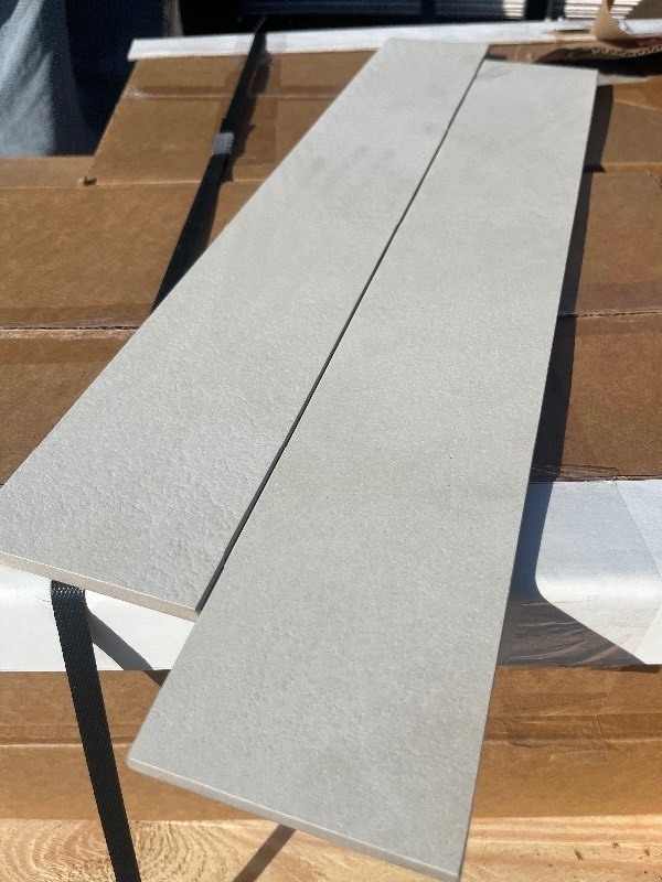 lot 92 image: Professional Quality Beautiful DAL TILE TORRANCE TRC1  WHITE DESERT 3-34 X 24 35 PCS - see images