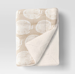 lot 42056 image: Threshold Pumpkin Design Plush Throw Blanket