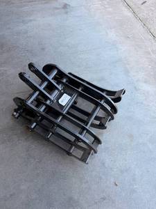 lot 6471 image: Captok - Excavator Grapple - Unused