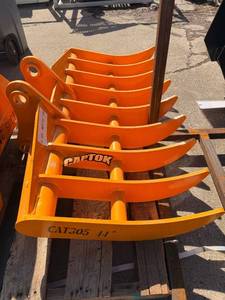 lot 6477 image: Captok - CAT 305 Dense-Teeth Rake - Unused