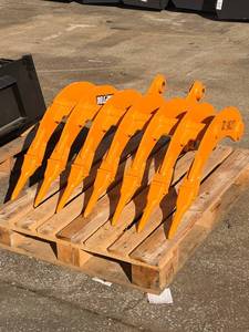 lot 6480 image: Captok - CAT305 32 Excavator Rake W Teeth - Unused