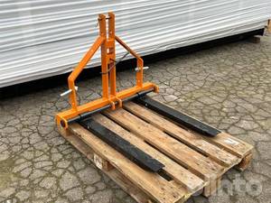 lot 5237 image: PTF1-51-300G - Wolverine - Foldable Pallet Forks - Unused