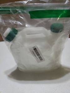 lot 15568 image: 2-Stroke Engine Fuel Mixing Bottle Tank, 1.0L 2 Stroke Fuel Mixing Container 201251401501, Small Gas Mixing Can for Chainsaw Trimmer (1L) - Retail $15
