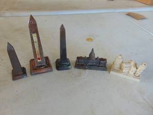 lot 2461 image: Selection of Metal Collectibles - Thermometer and More