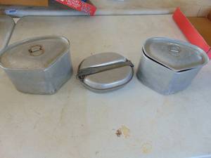 lot 2468 image: Metal Lunch Boxes