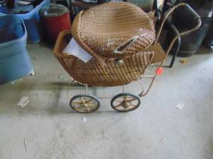 lot 2522 image: Vintage Baby Buggy