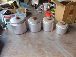 lot 2533 image: 4 Piece Aluminum Canister Set
