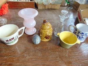 lot 2542 image: Coffee Cups and Decor