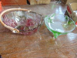 lot 2543 image: Pair of Candy Dishes