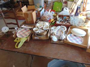 lot 2549 image: Large Selection of Pink and Gray - China - some needs Cleaned