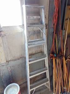 lot 2562 image: 6 Foot Aluminum Ladder