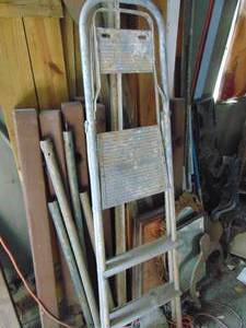 lot 2570 image: Aluminum Step Stool