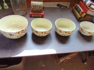 lot 2589 image: Jewel T - Mixing Bowl Set - Large Bowl has condition issues