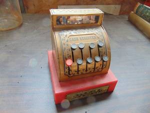lot 2590 image: Vintage Cash Register - childrens