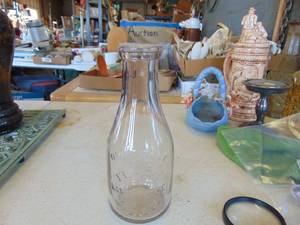 lot 2607 image: 1 Quart Fort Hays Milk Bottle