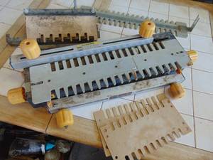 lot 2636 image: Craftsman Dovetail Fixture