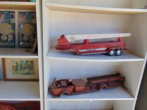 lot 2642 image: Firetruck and Dirty Glassware with Tub