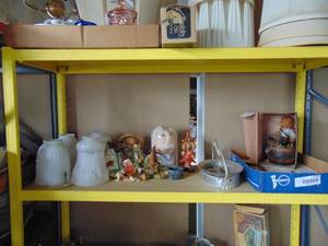 lot 2647 image: Contents of Shelf - Light Globes