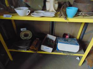 lot 2650 image: Contents of Shelf - Clock