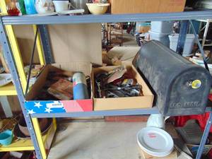 lot 2655 image: Contents of Shelf - Tools