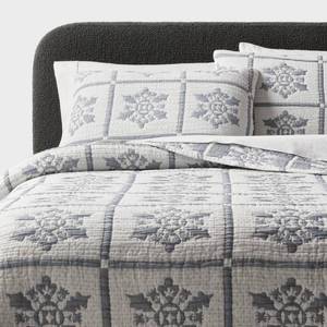 lot 2859 image: FullQueen Matelasse Christmas Quilt Set Snowflake - Threshold - Retail $59