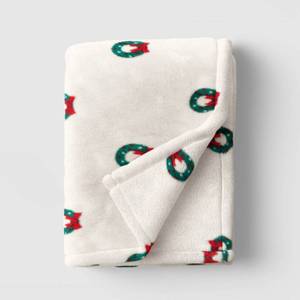 lot 3018 image: Christmas Wreath Plush Throw Blanket IvoryGreenRed - Wondershop&nbsp