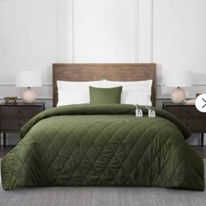 lot 3179 image: Brookstone King Heated Diamond Stitch Quilt Blanket Olive Green - Retail $100