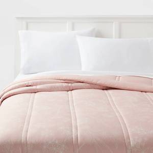lot 4052 image: King Lofty Microfiber Printed Comforter Light PinkWhite Floral - Room Essentials Eco-Friendly, All-Season, Channel Quilted - Retail $40
