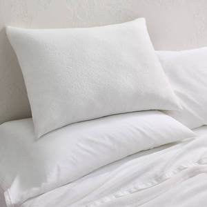 lot 4120 image: StandardQueen Medium Machine Washable Memory Foam & Down Alternative Bed Pillow - Casaluna - Retail $45