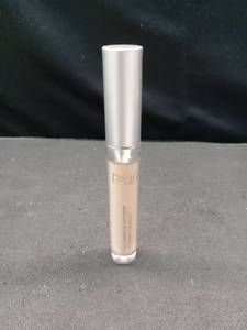 lot 4429 image: PUR 4-in-1 Sculpting Concealer with Skincare Ingredients&nbsp
