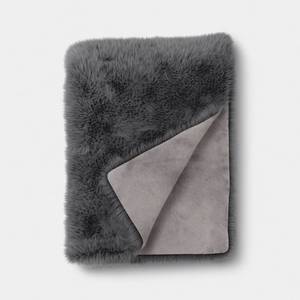 lot 4515 image: Faux Fur Throw Blanket Gray - Threshold - Retail $35