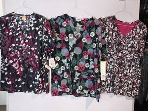lot 67906 image: APPEARS NEW - Landau & ICU Floral Print Medical Scrub Tops Bundle (Size Large) 3 Pack