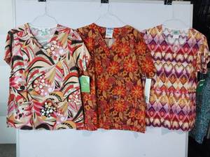 lot 67979 image: APPEARS NEW - Landau, Bio & WS Gear Medical Scrub Tops Bundle (Size Medium) 3 Pack