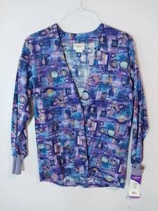 lot 67986 image: APPEARS NEW - Peaches Uniforms Blue Abstract Print Scrub Top (Size XS)