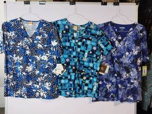 lot 67997 image: APPEARS NEW - Landau & ICU  Medical Scrub Tops Blue Floral Collection (Size Large) 3 Pack