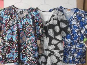 lot 68012 image: APPEARS NEW - Medical Scrub Tops Set - Butterfly and Floral Prints (Size Large) Lot of 3