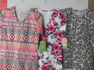 lot 68014 image: APPEARS NEW - Landau Medical Scrub Top Collection (Size Small) Lot of 3