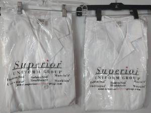 lot 68028 image: FACTORY SEALED - Superior Uniform Group Healthcare Lab Coat (Size 34) 2 Pack
