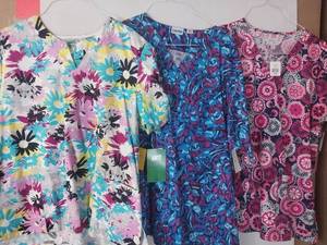 lot 68051 image: APPEARS NEW - Landau, WS Gear & Peaches Sport Medical Scrub Top (Size 2XL) Lot of 3