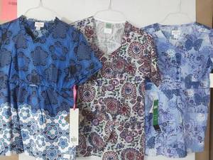 lot 68061 image: APPEARS NEW - Urbane & WS Gear Floral Print Medical Scrub Tops (Size XS) Lot of 3